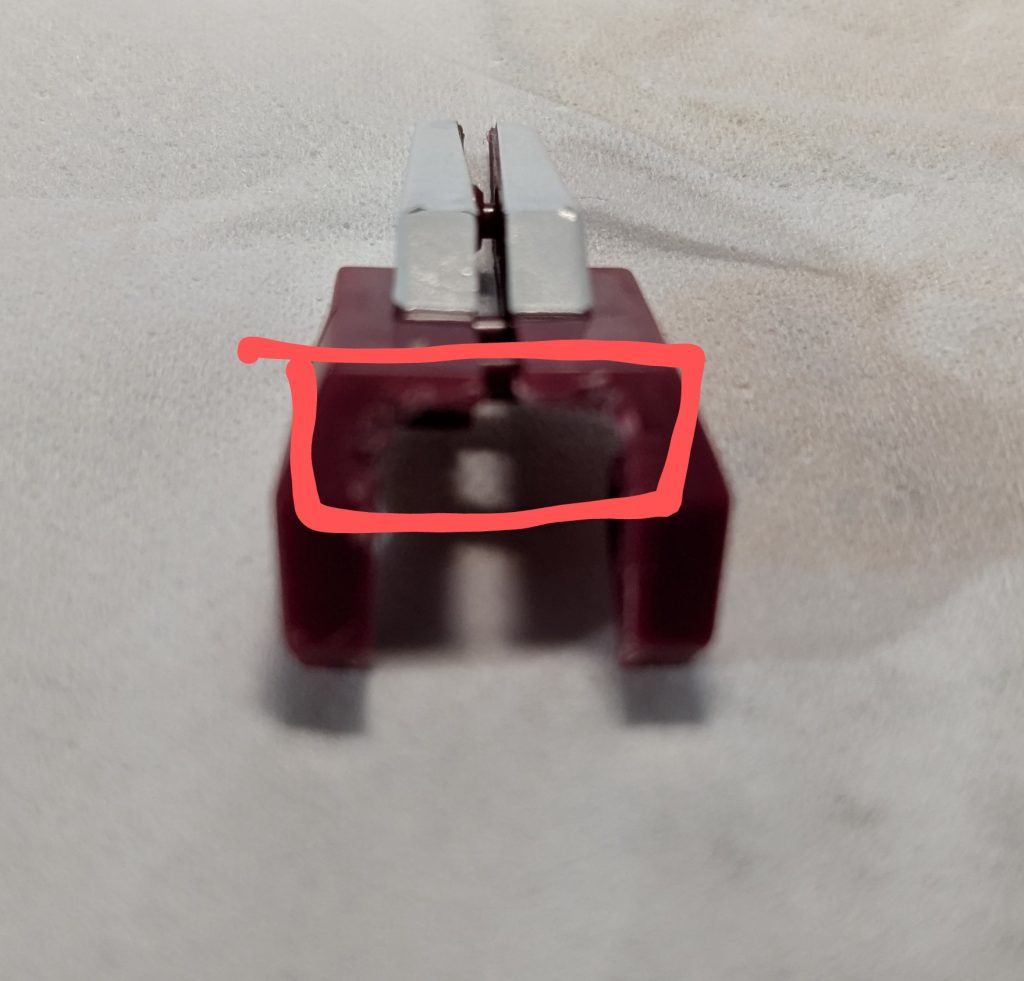 肩は可動域が狭いので削っておきます