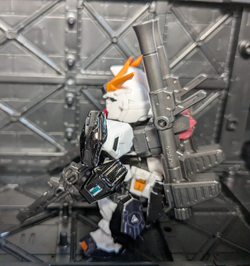 バズーカの取り付け穴が、バックパックの羽を取り付ける箇所に合いました