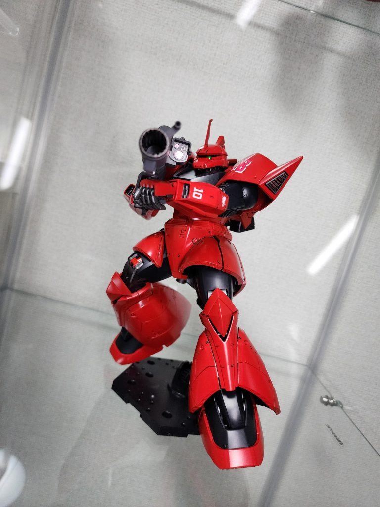 フィニッシャーサーフェイサー1500グレーの上にGXハーマンレッドを塗って真紅の稲妻の肩書きにそぐわない色になったと思います