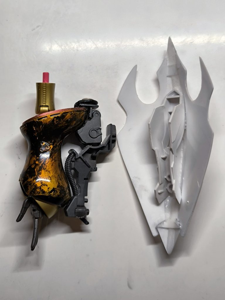 腕への接続はバルバトスの膝〜スネを流用