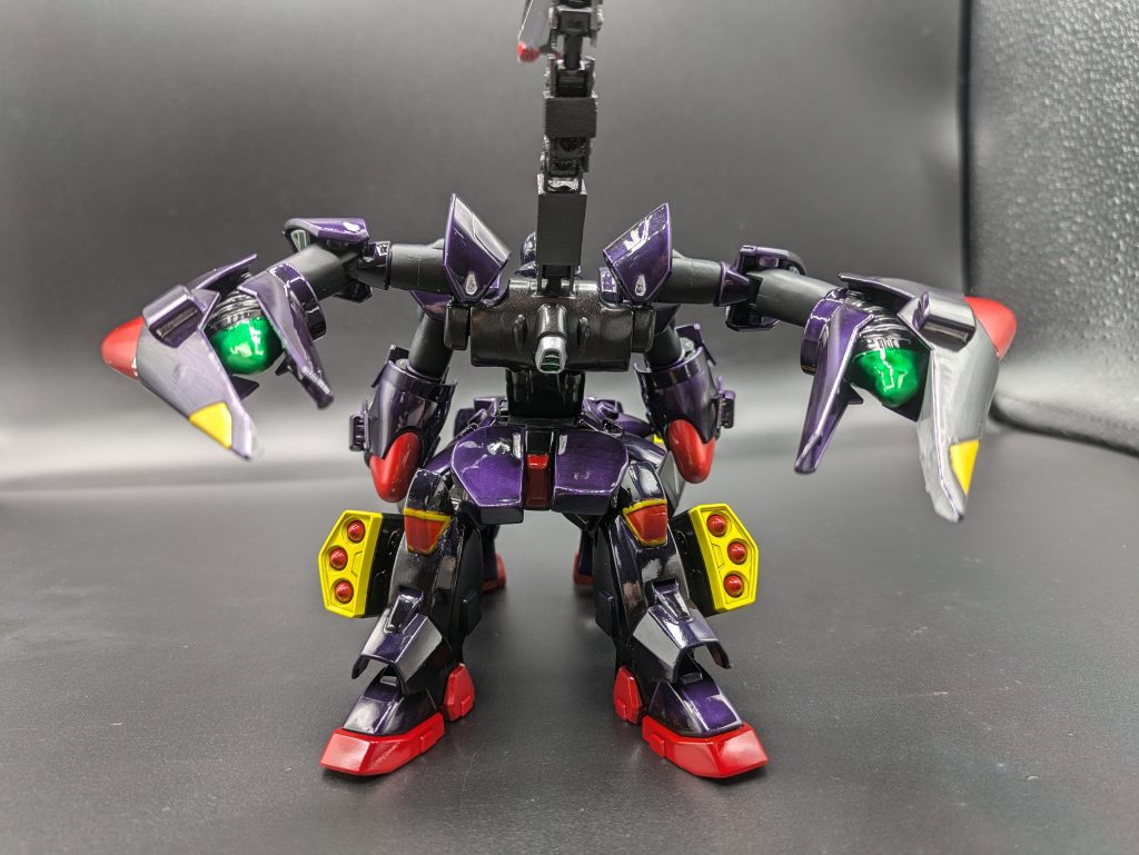 このスラスターの緑の箇所はビームも発射出来ます。