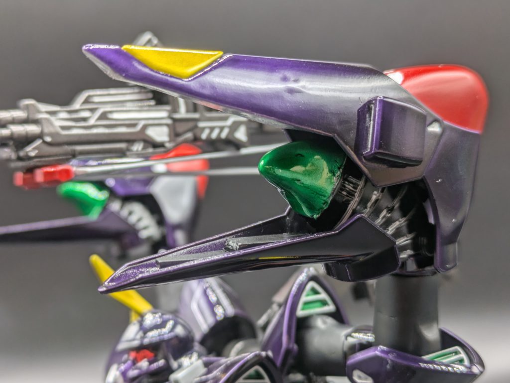 スラスターの箇所をエポパテで、三角みたいに盛り上げて少し丸みを出し生物感が出でくれればいいな。