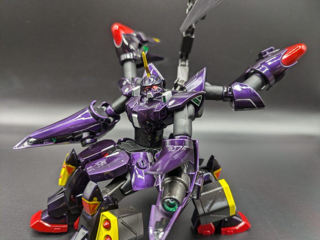 今回はHGのジンとミゲル専用ジンをあわせて3つのキットを使いました、塗装して色を統一したら落ち着きますね。可動域が全然なくてポーズがほぼ変わらなくなってしまった、難しいです。