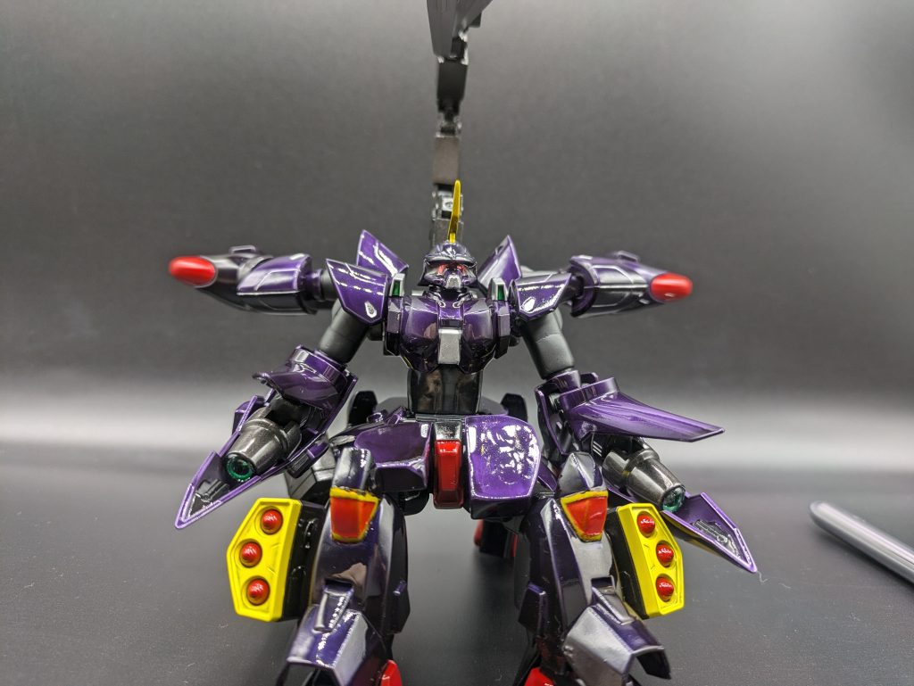 フロントアーマーとリアアーマーをエポパテで少し大きくしたんですけど、しっかり型を作らずに作ったので形がまとまってません。