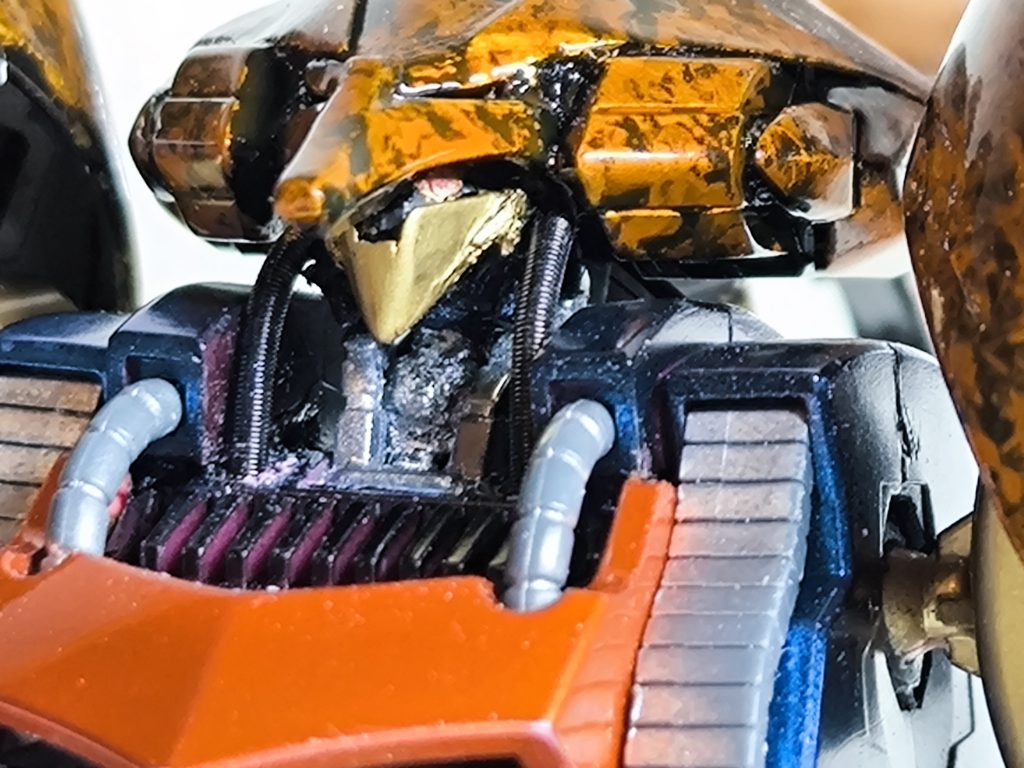 首周りはボークスIMSのパーツやスプリング等でデコレート。頭部の可動もある程度確保出来てます。