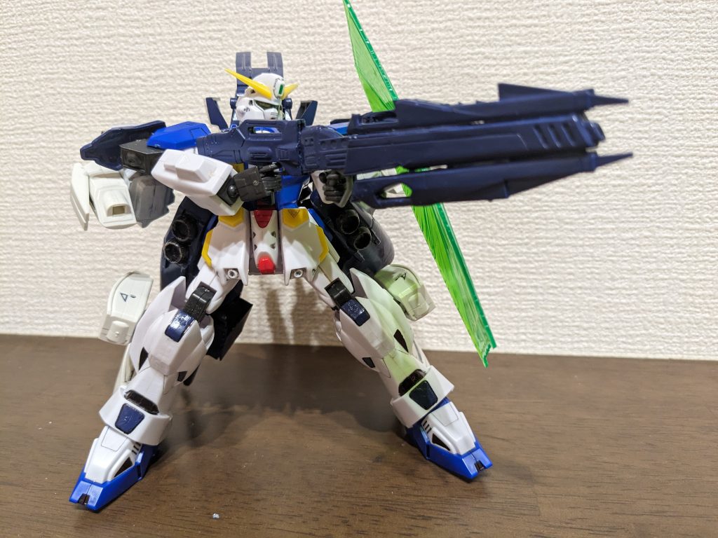 高出力ビームライフル最大出力モード先ほども書いた通り、1/100F91のヴェスバーを利用しているので、伸ばしてもう一つのグリップを出し、両手持ちで最大出力イメージです。ここまででも十分高性能機体なんですが、これだけでは封印されるような理由にならんよな〜と思い、追加設定をもう少々。ここから先が物騒です…