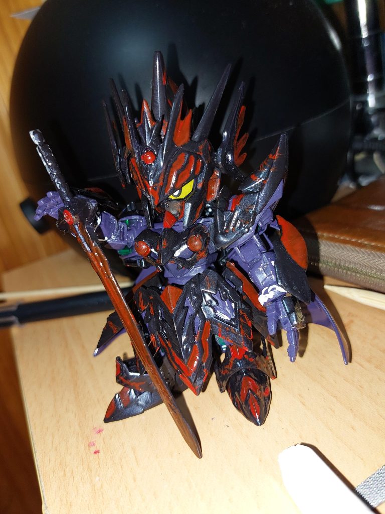 失敗ポイントはジョイント部分にベタベタ塗料を塗りたくったがために、組み立ての際にハマりが悪くなりパーツを破損。色々諦めを感じ最後は接着剤で折れた部分をくっつけて形にしました。