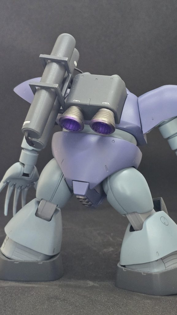 バックパックはタンクを追加し、以前制作したズゴックと同じコンセプトに 