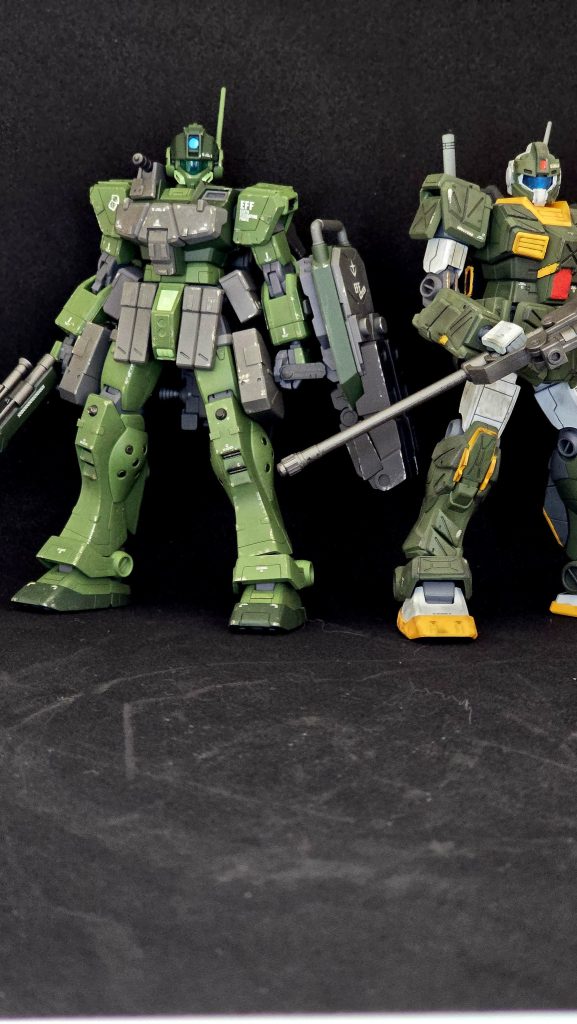 以前制作したジムストライカーを添えて…こちらはジムスパルタンと1チームにしたいと思います。 緑のジムはいいものだ…