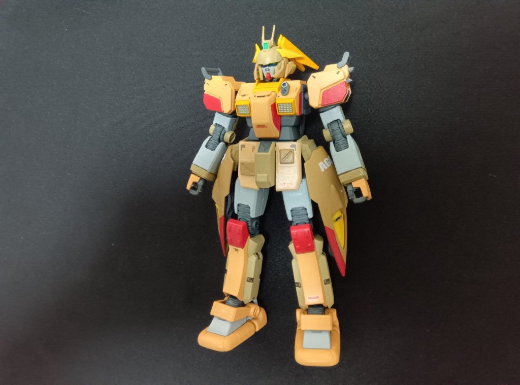 主に頭部を改修し、腰にスカート(可動バーニア)を追加。嫁仕様って事で頭部に髪アンテナを大量に盛り付けてみました。一応、チーム連携のための通信強化ってこじつけ😅