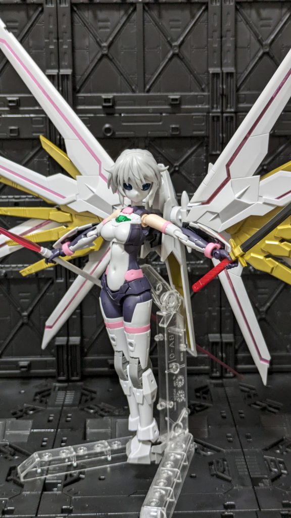 3番目を彩るのはJUNE純は白いのでマイティーフリーダムを召喚