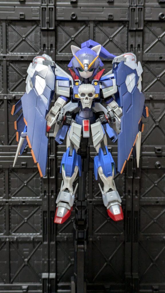 んとねぇ…兄のたまわく『フルクロスの多彩な武器や愛フィールドを使いこなすにわ、このままでわ遺憾のだよ❗このままでわ💢』それで『だぶるおーの太陽炉を搭載すればイケるハズ(≧∇≦)b』とかホザいてフルクロスとダブルオーっポイ奴をミキシングしたものをぺそ流ガンプラ術奥義『こんなん出来ましたケド』でDレスにして診ました✨