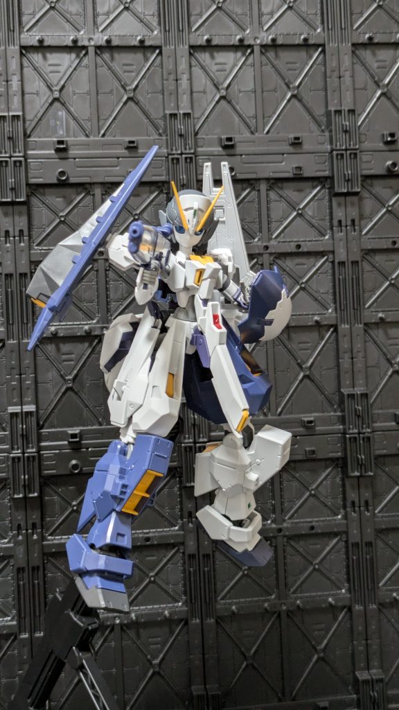 シールドブースターによる高速移動からのヒット・アンド・アウェイ