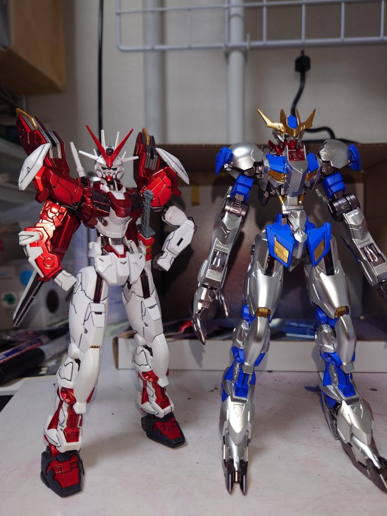 過去にもエアリアルの太ももとアストレイ膝下を組み合わせた機体を作っていましたが過去最高の長身です。