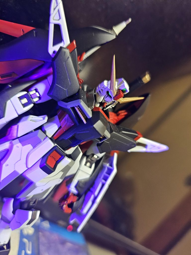 分かり難いですが、前と後ろのセンサーはビコーン出来るように蛍光で塗装してます!後は光の翼等のエフェクトパーツを塗装もして、写真もしっかり撮れるように頑張ります!