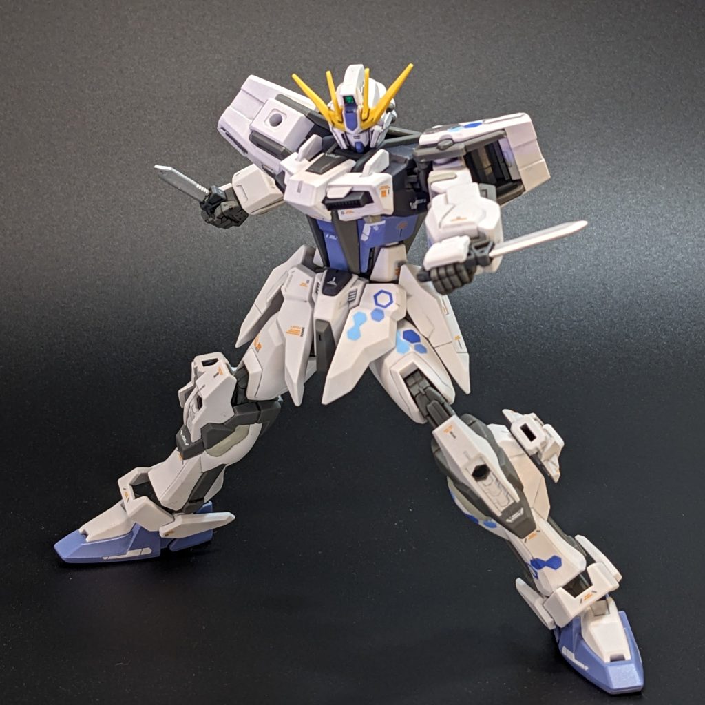 ノーマルモード ストライカーパックシステムと各箇所にハードポイントを有する。 任意のハードポイントに対装甲コンバットナイフ「アーマーシュナイダーⅡ」を装備可能。