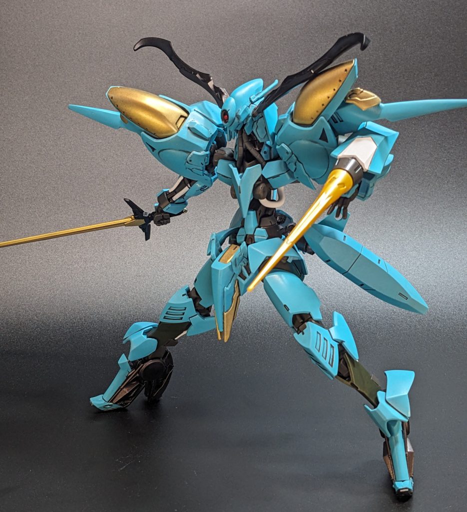 ヴァルキュリアシールド ヴァルキュリアレイピアが装備された小型シールド。 レイピアはシールドから分離して手に装備することも可能。 装備は以上のみであり、遠距離武器を一切持たない。各スラスターと脚部のサスペンション、ヴァルキュリアフレームの機動力を活かして一気に距離を詰め近接戦闘に持ち込む。