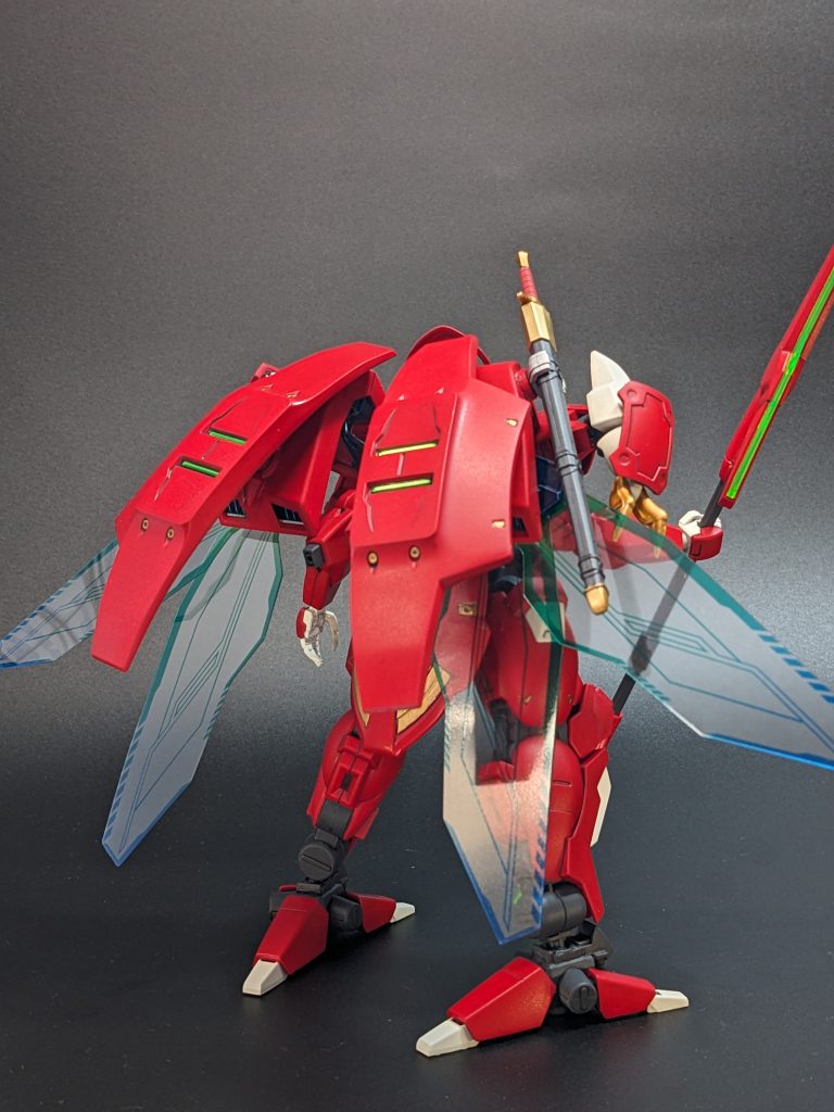 ■妄想設定搭乗者の精神力をエネルギーに変換する独自システム『アウラシステム』を搭載し、変換したエネルギーを機体推進力や武器強化などに活用する。機体名称には『最愛の守護者』という意味が込められている。■機体装備基本装備はベース機体であるダリルバルデと共通である。