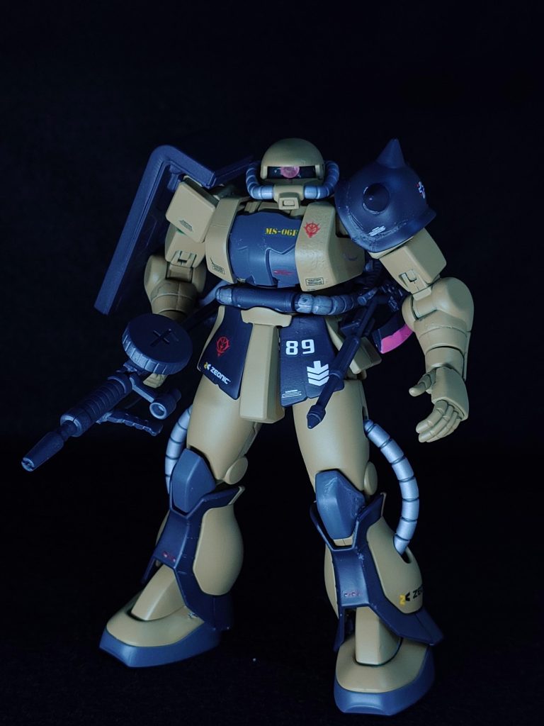 正面から。意外とカラーパターンがハマっていると思います。