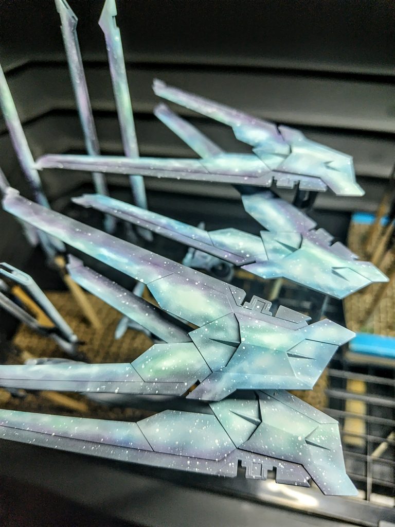 白パーツはここからエナメルタンポでハイライト入れてます色乗りが悪いとこにもポンポンと。