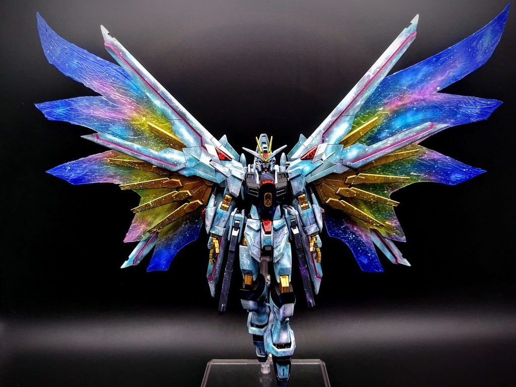 劇中登場シーンイメージエフェクトのシルエットはラクスのパイスーの翼モチーフです