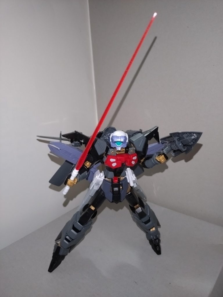 サーベル展開主に1本のみ使い、2本とも使うのは敵機に囲まれたときに使う程度。