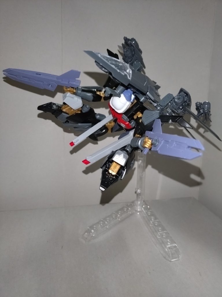 こちらでも烏摩妃之型と同じく、射撃武装に偏重している。ただこちらでは、レールガンによるヒットアンドアウェイ戦法も得意。