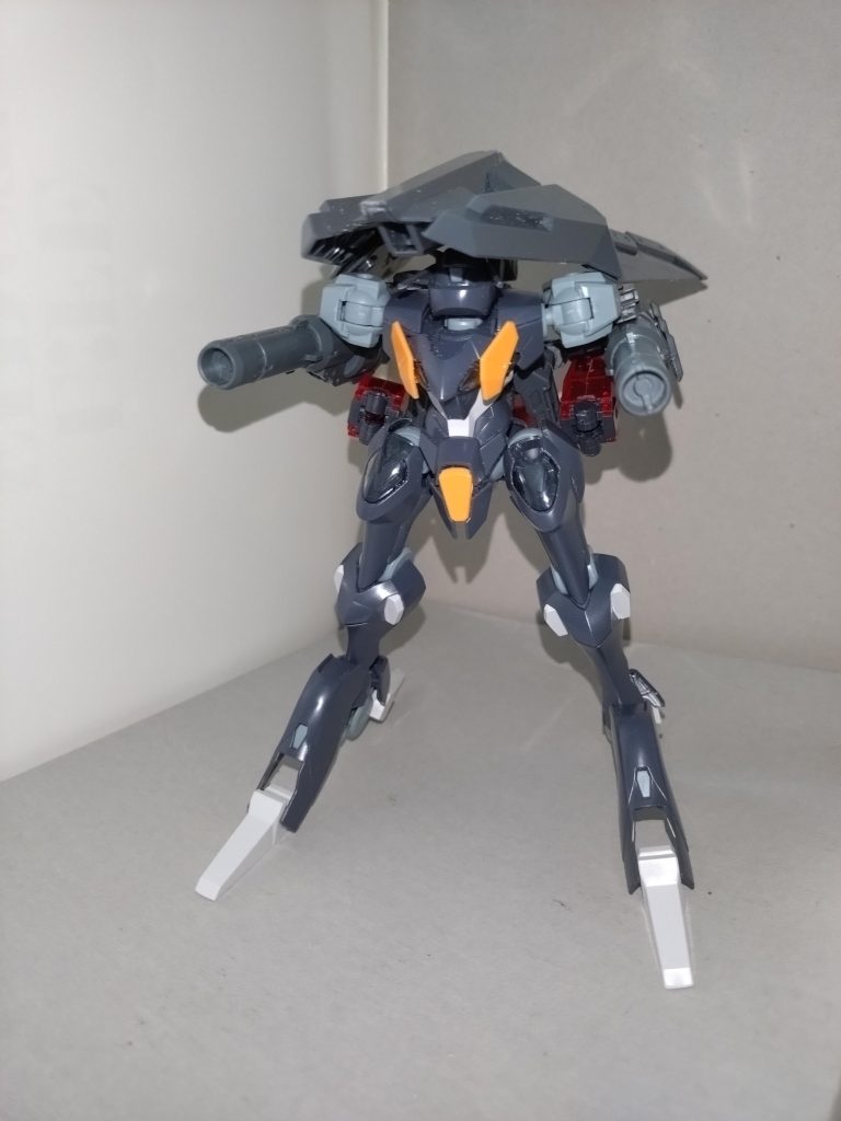 MA形態2/精密砲撃形態移動砲台としての機能に特化した状態。巡航形態から脚を直立させることで本形態になる。