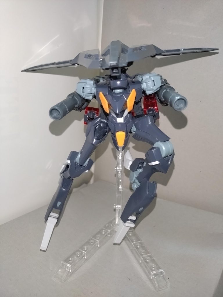 誘導プラズマ砲を装備するバインダーは30度ずつ左右に、ナックルバスターは90度ずつ外側に向きを変えられるが、自ら移動しながら撃つことが基本。