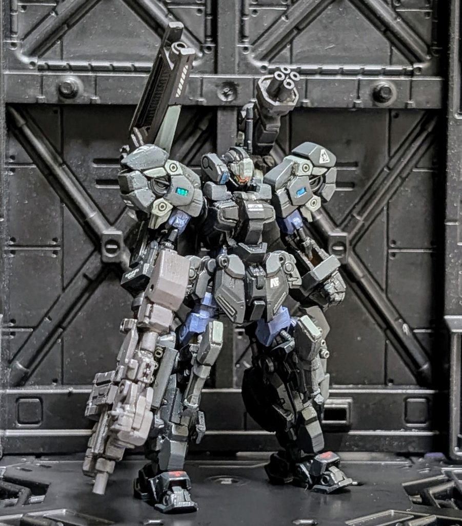 こうして見るとキャノンてよりフルアーマーに近い気もしますが、キャノンと名前の付く機体はなぜか好きです(笑)元の機体でも存在感のあった専用ビームライフルは拘って作りました(gundam-kao7)