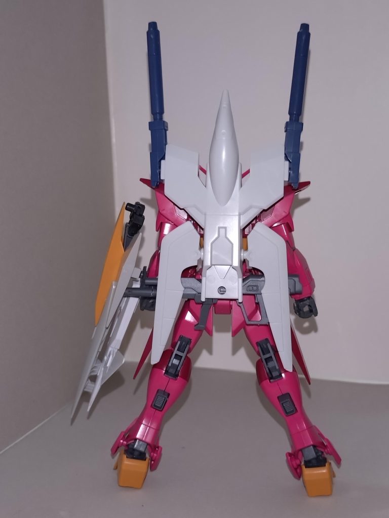 ポータントシルエット燈主導の戦闘形態。M2000B3デルピュネー3高エネルギー長射程ビーム砲を2門、30mm近接防御機関砲を1門装備する。