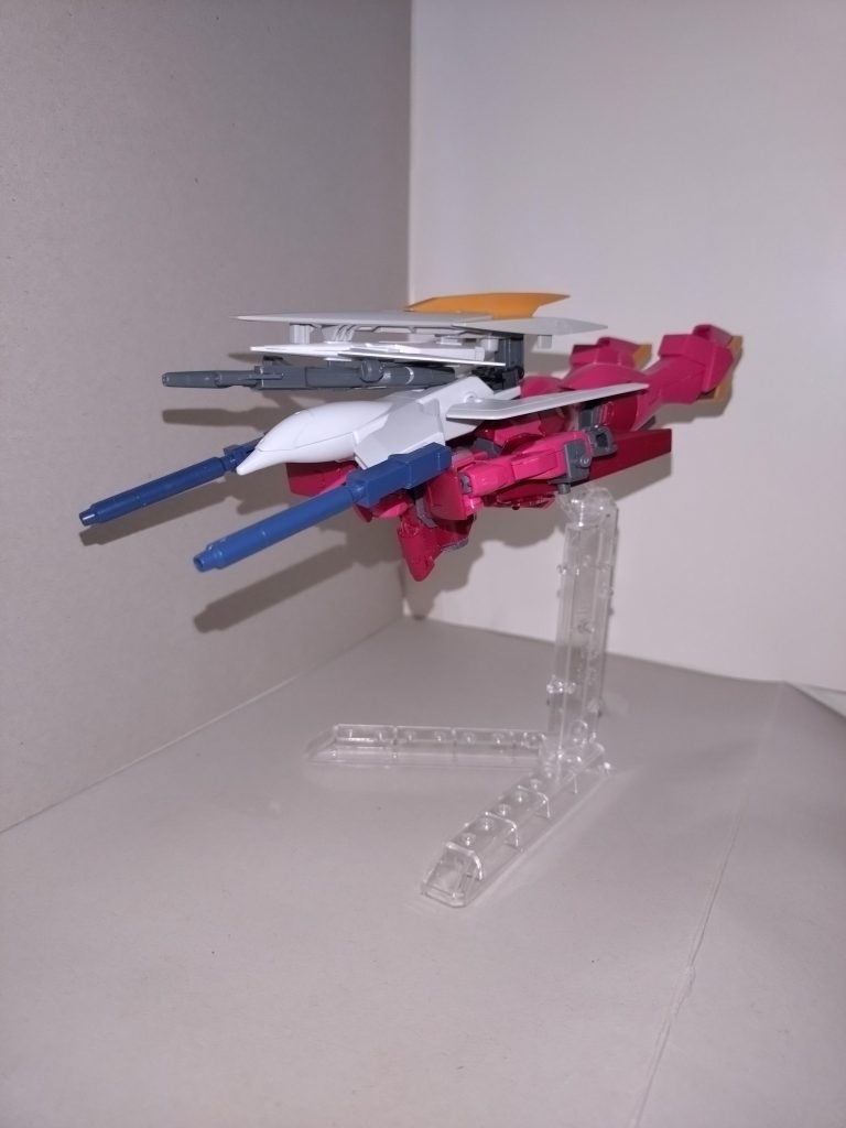 MA形態ベース機とは異なり、チェストフライヤー、レッグフライヤーに分離させることはできないが、もともとのMAのコンセプト「汎用重戦闘機」に見事に合致している。