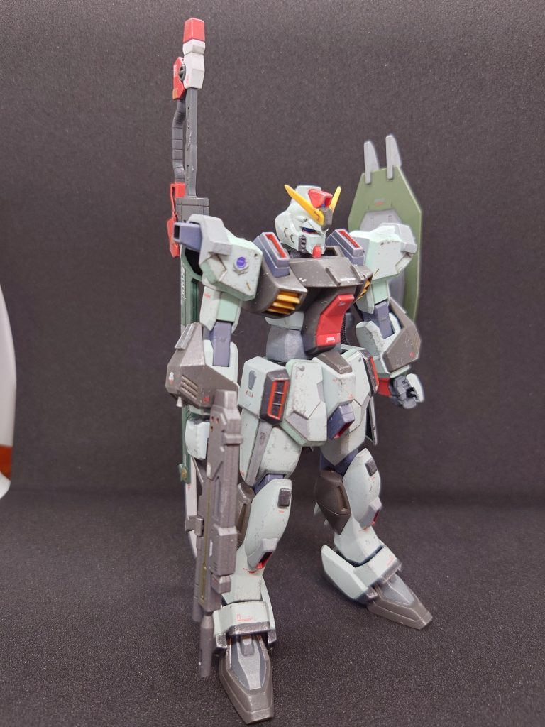 完全に主役機の佇まい…。うーんイケメン。