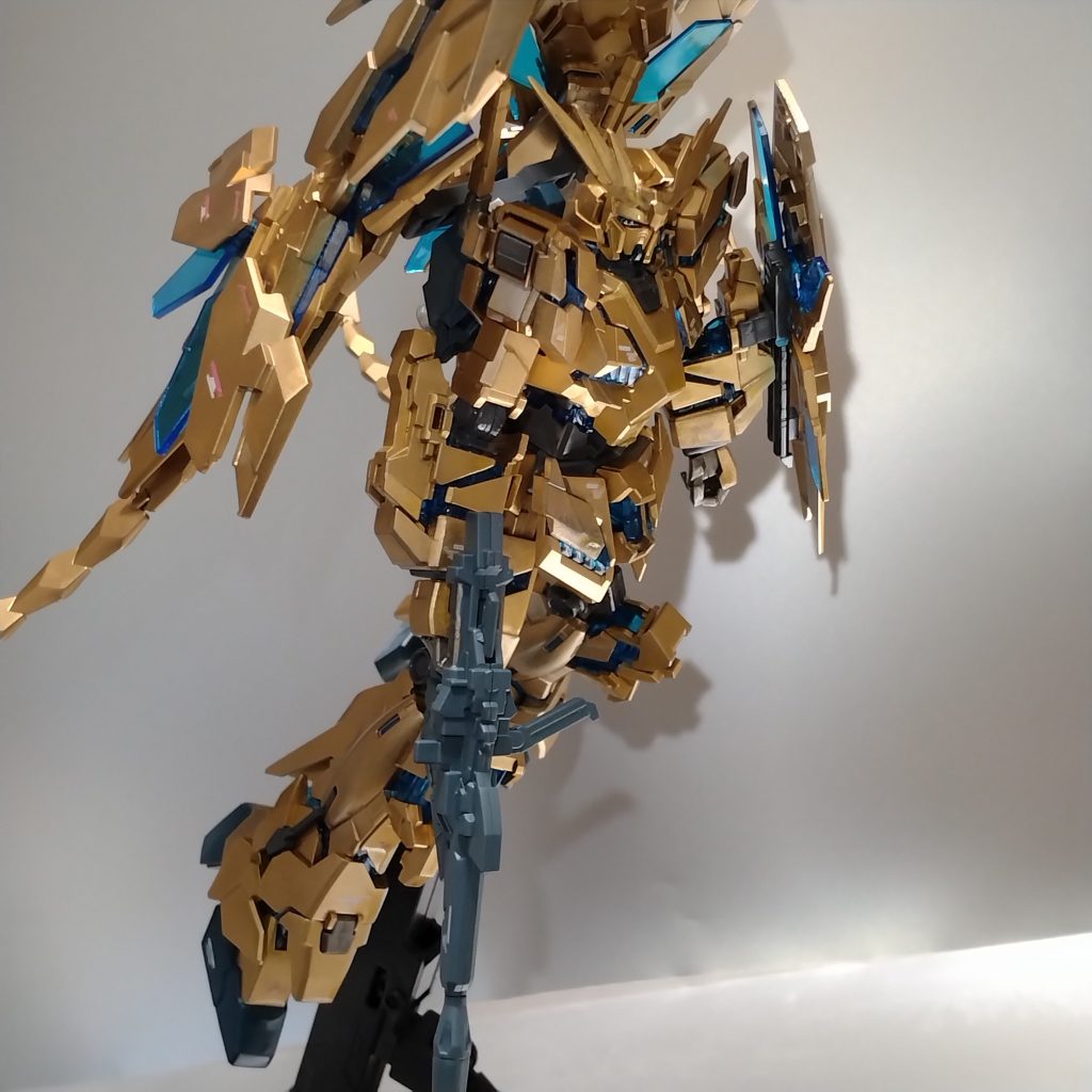 そもそもユニコーンは何処をどういじれは良いか疑問です！（笑）しかもフェネクスはほとんどゴールドだし！（笑）