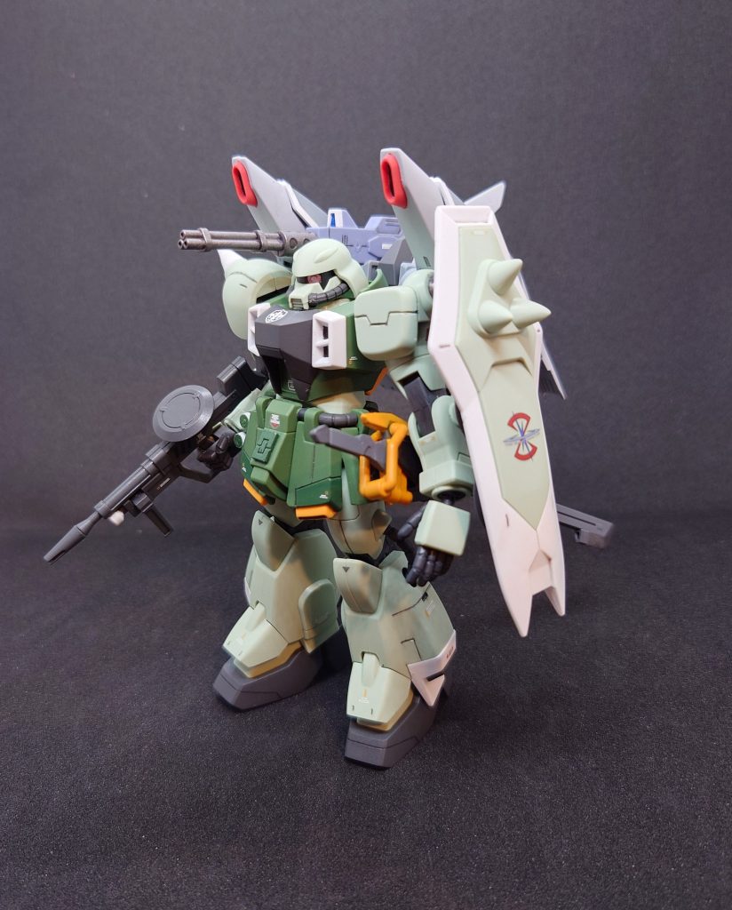 ブレイズザクファントムではなくウォーリアにしたのにそれでもボリューム感がすごいです。スジボリがうまくいきません(泣)要練習。