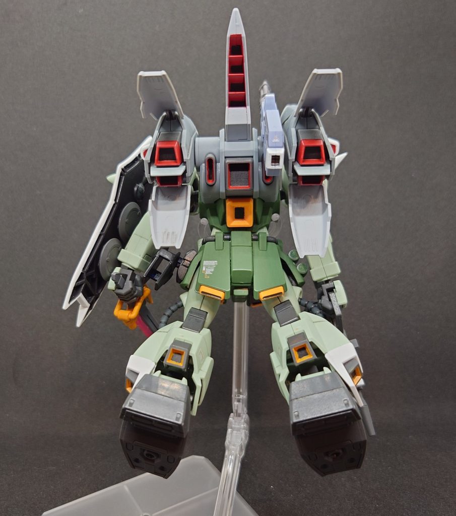 下手なりにウィザードのスラスターと脚部スラスターの塗り分けを頑張りました。やっぱり部分塗装でかなり変わりますね。