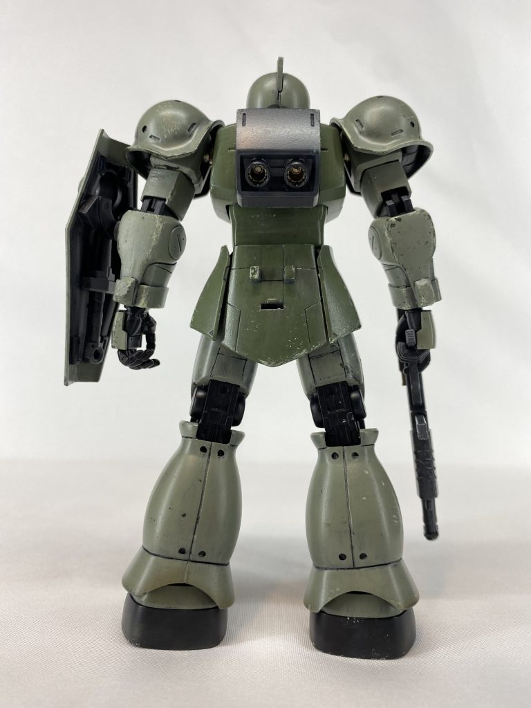 背面リアアーマーと手首の謎の突起もそれっぽく再現