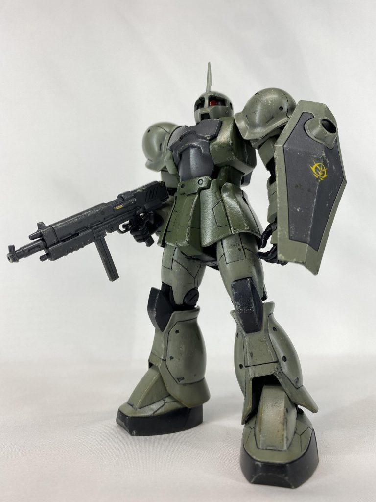 言わずもがな、ゲラート隊長のザクⅠです。数多の作例がある本機ですが、初出のPS2ゲーム版で登場したモデルを意識して製作しました!