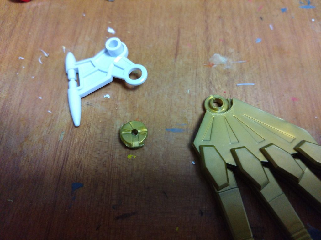 ディフェンダーは羽の合わせ目が目立ったので後ハメ加工して消しています