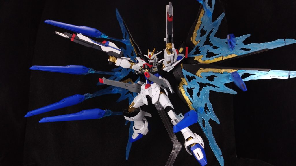 おまけのストライクフリーダム弐式ストフリのバックパックを移植しての簡易再現ではありますライフルもしっかり塗り分けました