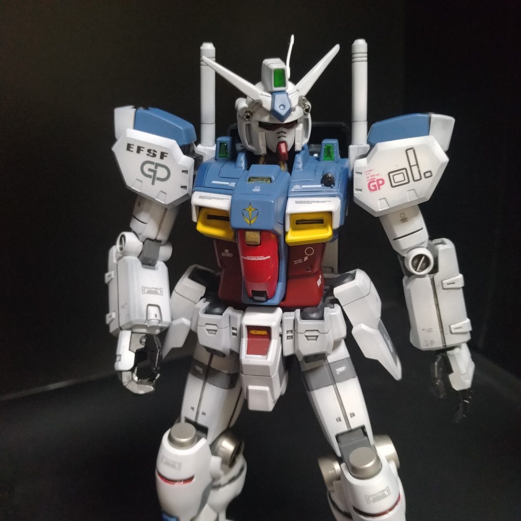 ワンパターンですが、スジ彫りちょこちょこにメタルでディテールアップ、あと胸のVエンブレム気に入らなかったので削り飛ばしてデカールにしてます！（笑）