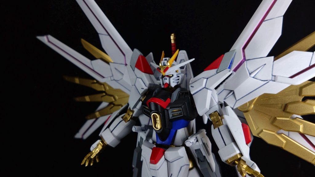 ディスラプター展開金、赤、ガンメタと地味に塗り分けが大変なパーツである