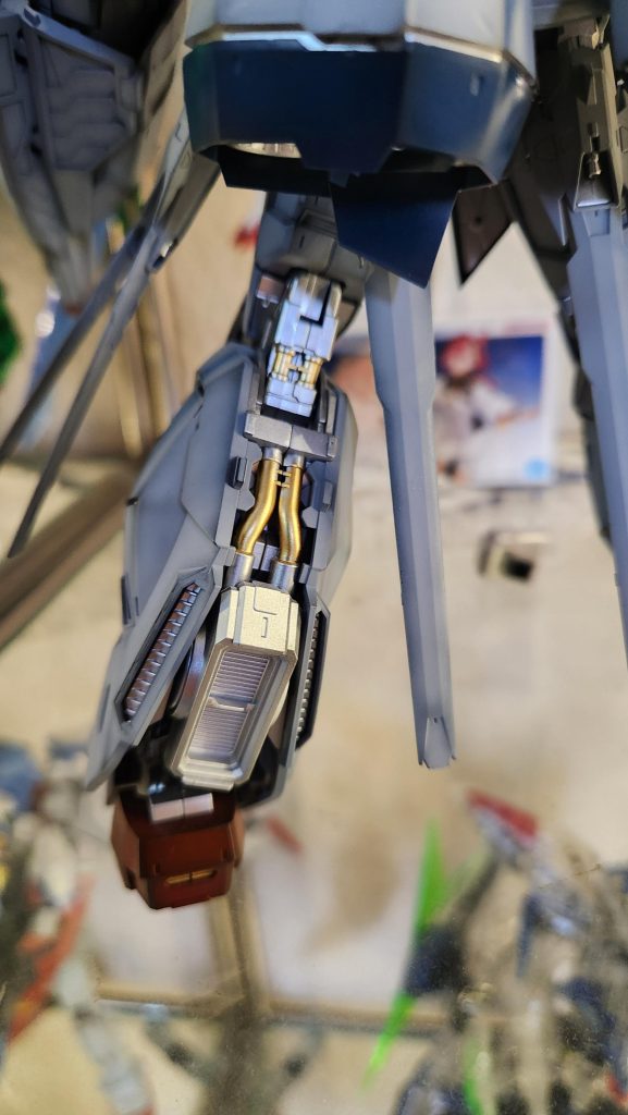 細部の塗り分けも少しこだわりました。ロートーンにゴールドを入れるとやっぱり映えますね。