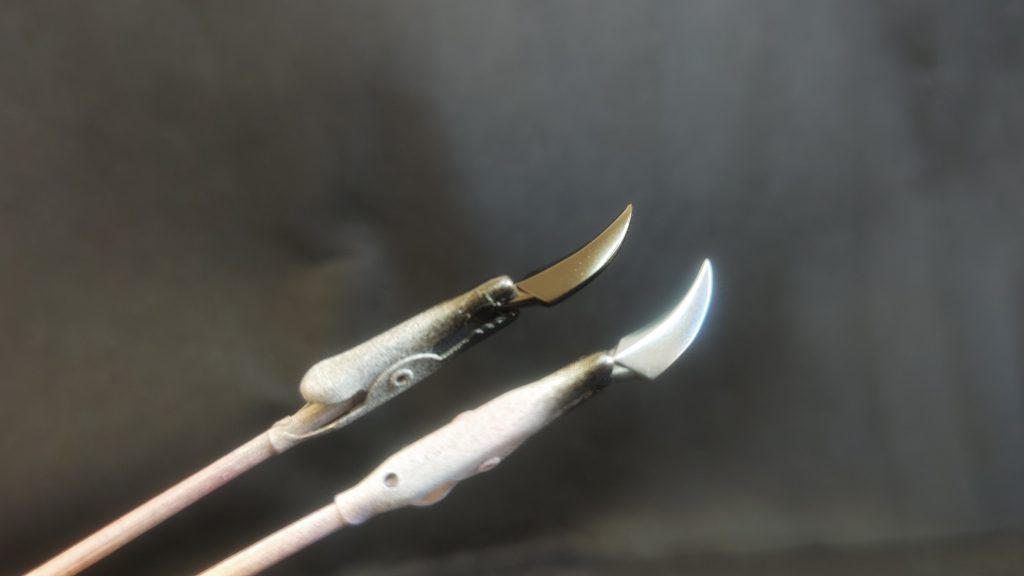 下が銀SUNを擦った後、上が擦る前です。