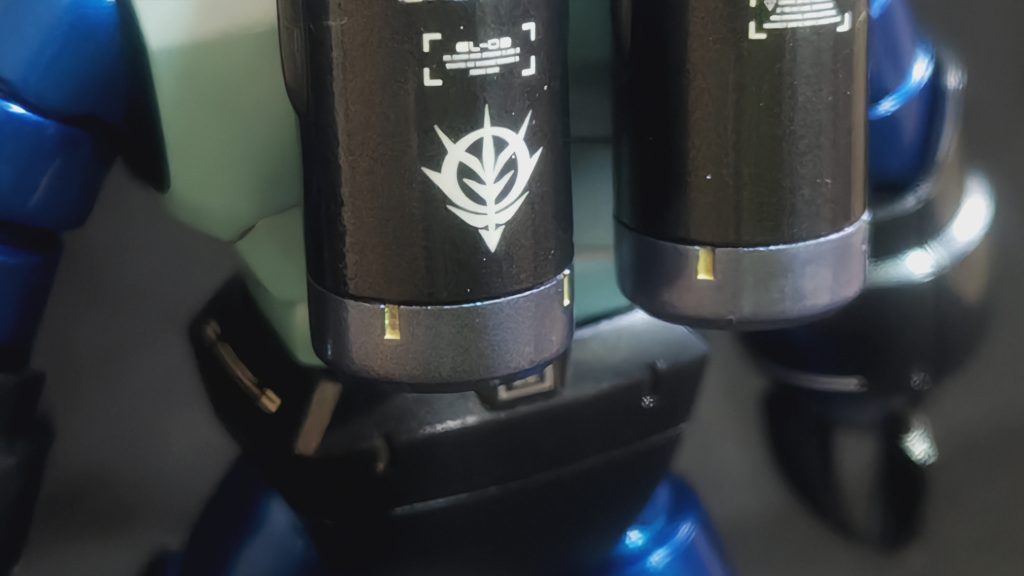 デカールの段差は磨いて消してます。今回は磨き過ぎてデカールを削り取るなんてミスはしませんでした(笑)