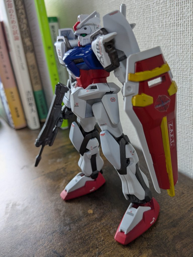 ところどころ組立時に見えるところじゃないと思い込んで、下地が見えてるところがあります。。。素組時をいろんな角度で写真撮って残しておけば良かったと反省しました。