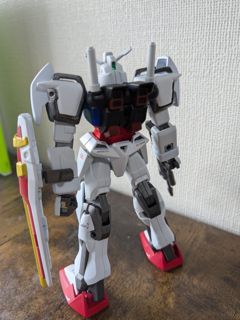 後ろ全然デカール貼れてません。。