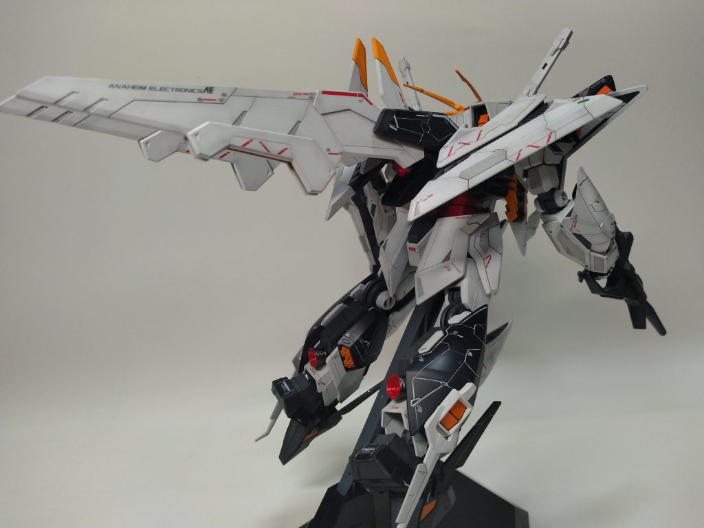 この機体も後ろ姿がカッコいいですね(^^)