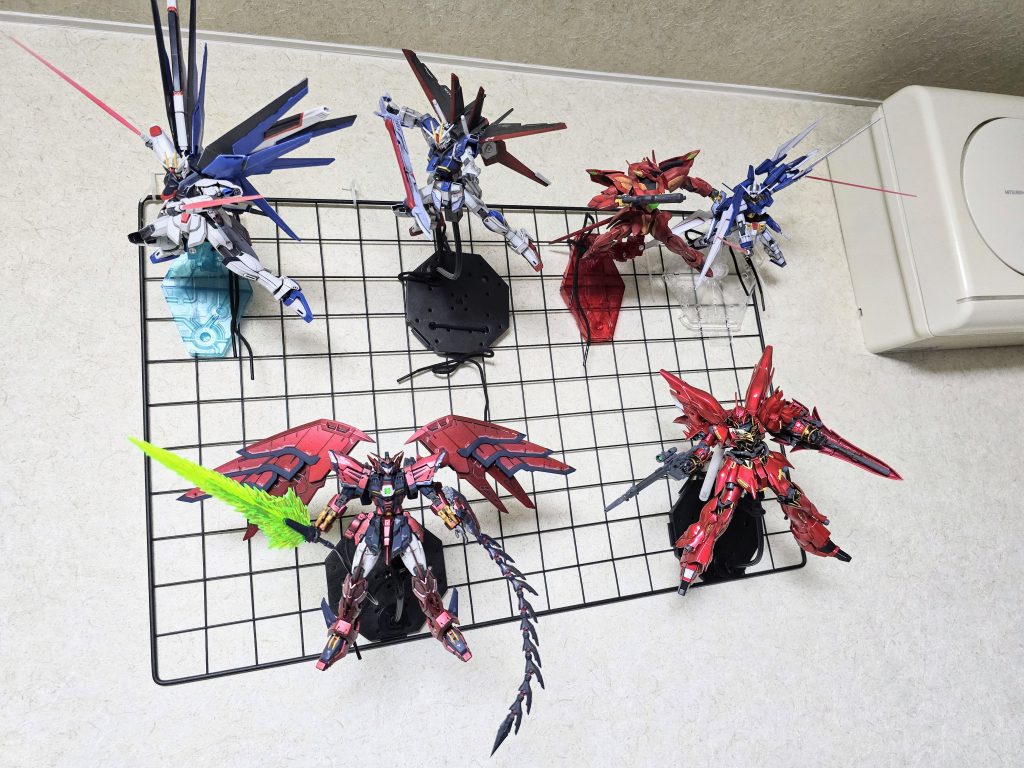 ▲いざ壁掛けディスプレイへ！一枚埋まったね