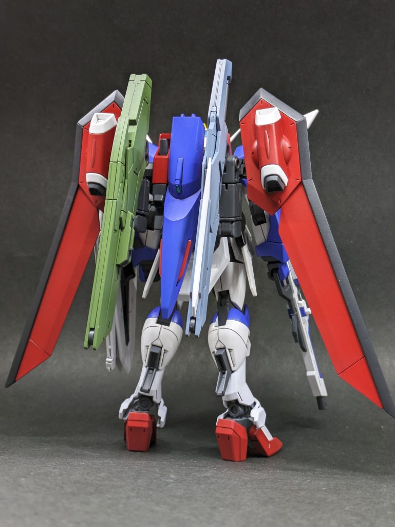 ヤマト隊長の愛機のフリーダム+シンの愛機のデスティニーに寄せた調整=最強の機体です。この機体なら初見のブラックナイト相手にも負ける事なく、一方的に蹂躙できるはず。シンの忠犬パワーが炸裂!